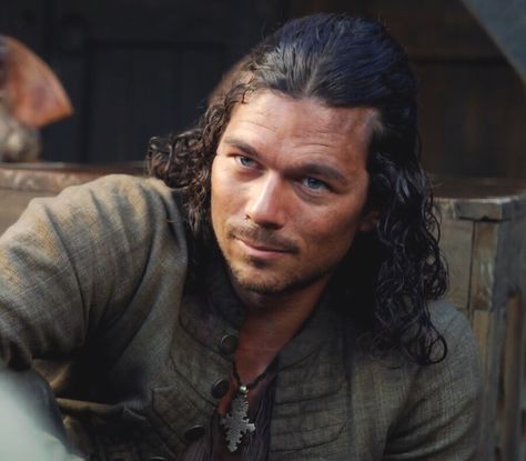 He’s got nice hair ✨ Long John Silver Black Sails, Black Sails John Silver, John Silver Black Sails, Luke Arnold, Long John Silver, Pirates Life, Nice Hair, Black Sails, Long John