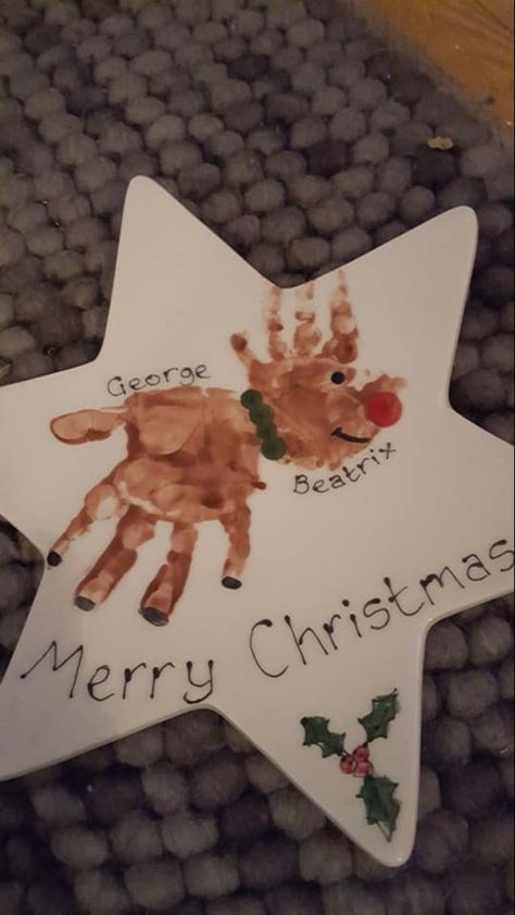 Sibling Christmas Ornaments Diy, Sibling Christmas Card Ideas Craft, Sibling Christmas Handprint Crafts, Sibling Ornaments Diy, Sibling Handprint Art Christmas Gifts, Sibling Christmas Card Ideas, Sibling Crafts, Sibling Handprint Art, Reindeer Handprint Art