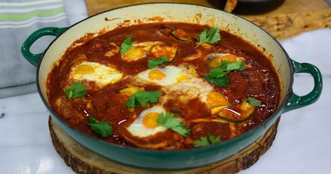 Give breakfast a veggie-filled makeover with baked eggs in tomato sauce with zucchini. Mediterranean Sides, Chili Sides, Squash Ideas, Leftover Lasagna, Lasagne Soup, Sweet Toast, Today Show Recipes, Shakshuka Recipes, Easy Recipes To Try