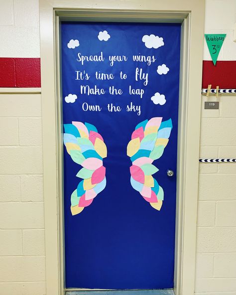 Welcome School Decoration Ideas, Welcome Notice Board School, Cute Classroom Doors, Look What I Did Board, Welcome Back To School Door Decorations, Welcome Back Doors For School, School Reopening Decoration, Butterfly Door Decorations Classroom, New Year Door Decorations For School