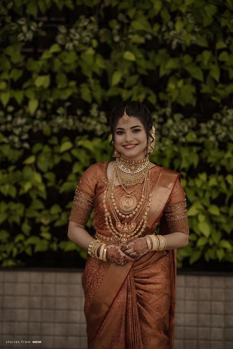 Tie the Knot in Style: Latest Saree Trends for Brides Wedding Saree Indian Bride, Kerala Wedding Saree, Latest Saree Trends, South Indian Bride Saree, Bridal Wardrobe, Indian Wedding Poses, Kerala Wedding Photography, Bridal Sarees South Indian, Trendy Outfits Indian