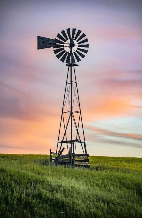 Windmill Tattoo, Windmill Drawing, Beautiful Places In Usa, Farm Windmill, Windmill Art, Old Windmills, Abandoned Things, Sunken Garden, Screen Savers Wallpapers