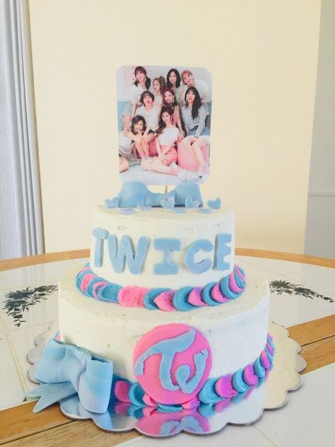 Twice cake K pop / tilted crown confections Twice Themed Cake, Twice Cake Design, Kpop Idol Birthday Cake, Twice Cake Ideas, Twice Birthday Cake, Kpop Idol Birthday, K Pop Cake, Kpop Cake Ideas, Kpop Cake