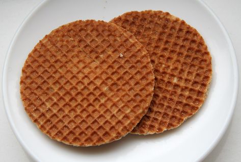 Stroopwafel Recipe, Dutch Cookies, Waffle Cookies, Buy Cookies, Dukan Diet, Dutch Recipes, Favorite Cookies, Beignets, Kitchen Hacks