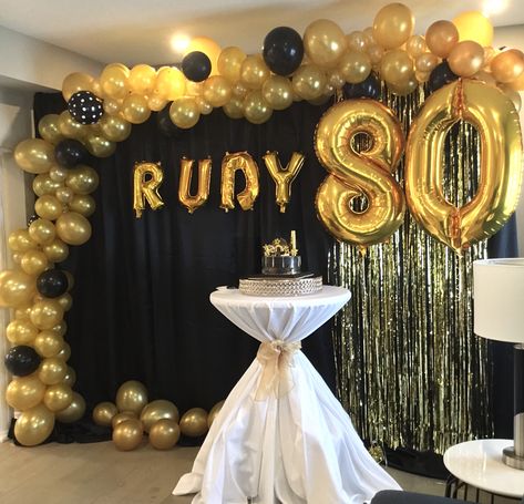 80 Birthday Backdrop Ideas, 80th Birthday Backdrop Ideas, Balloon Design For Birthday, Wedding Decorator, Black Arch, Communion Cakes, 80th Birthday Party, Father Birthday, Birthday Party Balloon