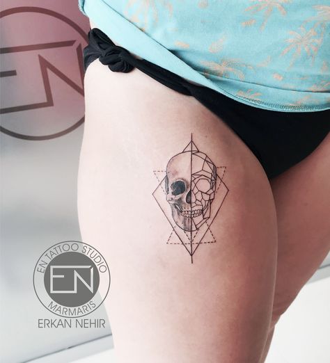 Leg Thigh Tattoos, Skull Tattoo Leg, Fine Line Skull Tattoo Design, Geometric Anatomy Tattoo, Skull Fine Line Tattoo, Fine Line Skull And Flower Tattoo, Skeleton Geometric Tattoo, Geometric Skull Tattoo Design, Geometric Tattoo Skull