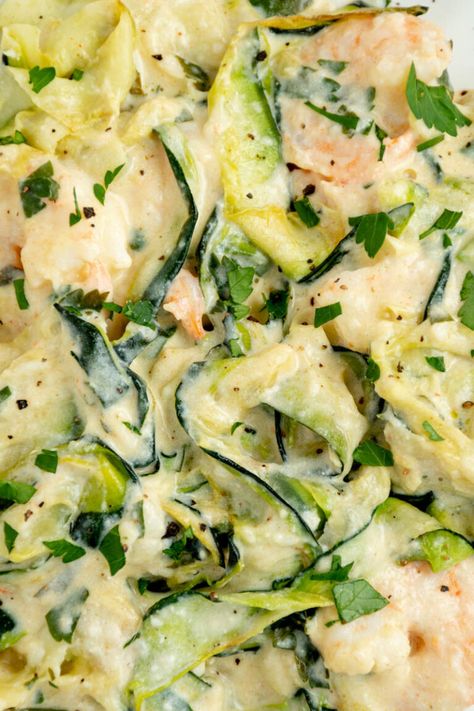 Tagliatelle de courgette avec une sauce très crémeuse et de crevettes fondantes. Plats Healthy, Food Tips, Cooking Recipes, Sauce, Tagliatelle