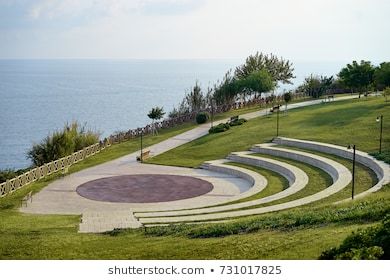 Small Outdoor Ampitheater, Ampitheater Seating Outdoor, Outdoor Amphitheater Architecture, Outdoor Amphitheater Design, Amphitheater Landscape, Amphitheater Design, Amphitheater Architecture, Park Amphitheater, Outdoor Amphitheater