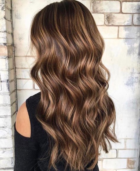 Easy Trendy Hairstyles, Hairstyle Easy, Wavy Hairstyle, Beach Wave Hair, Brunette Hair With Highlights, Brown Hair With Blonde Highlights, Brown Hair Balayage, Balayage Brunette, Brown Blonde Hair