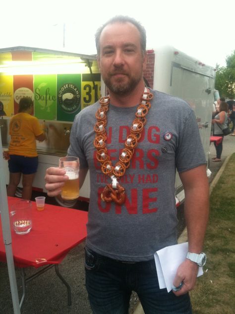 Pretzel necklace. Columbus summer beer fest 2014 Beerfest Pretzel Necklace, Oktoberfest Pretzel Necklace, Pretzel Necklace Ideas, Pretzel Necklace Beer Festivals, Beer Festival Necklace, Beer Fest Outfit, Pretzel Necklaces, Octoberfest Party Ideas, Snack Necklace