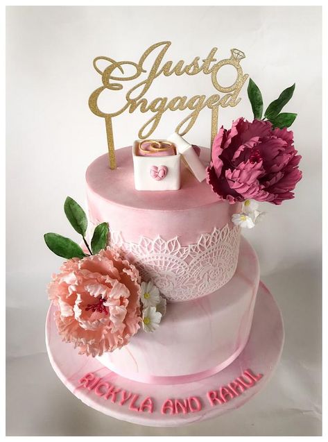 Engagement cake with infinity ♾ rings in ring box and sugar flowers. Homemade edible lace Just Engaged Cake, Engagement Cake Images, Engagement Cake Decorations, Peach Cakes, Amazing Baby Shower Cakes, Engagement Planning, Engaged Cake, Cake Engagement, Valentine Cakes