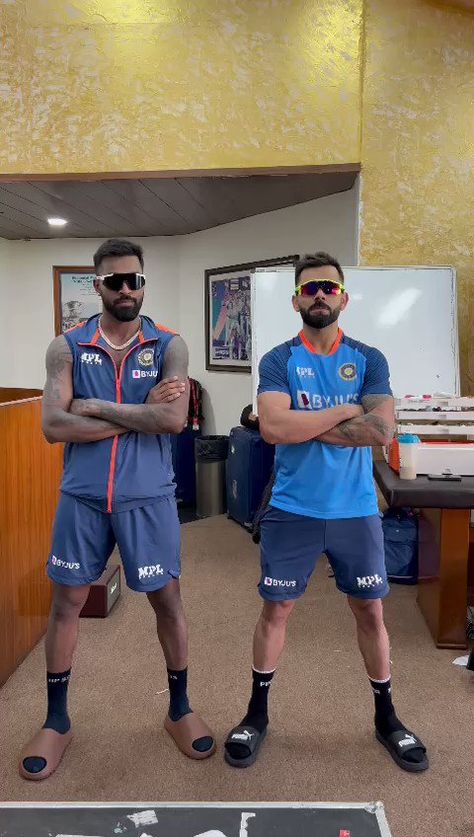 Cricket Outfits, Virat Kohli Portrait Photography, Crickets Funny, India Vs Pakistan, Hardik Pandya, Virat Kohli Instagram, India Cricket Team, Pakistan Cricket Team, Ab De Villiers