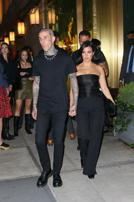 Outfits For Short Girls, Kourtney Kardashian And Travis Barker, Kourtney Kardashian And Travis, Kourtney Kardashian Style, Kardashian Outfit, Travis Barker, Dope Outfits For Guys, Kardashian Style, Looks Black