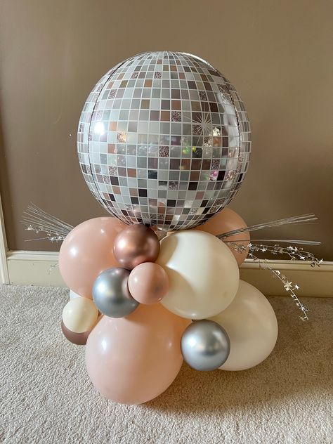 Disco Ball Balloon Centerpiece, Disco Balloon Centerpiece, Disco 60th Birthday Party, Disco Graduation Party Ideas, Disco Table Centerpieces, Disco Ball Graduation Party, Disco Party Centerpieces, Disco Party Balloons, Disco Retirement Party