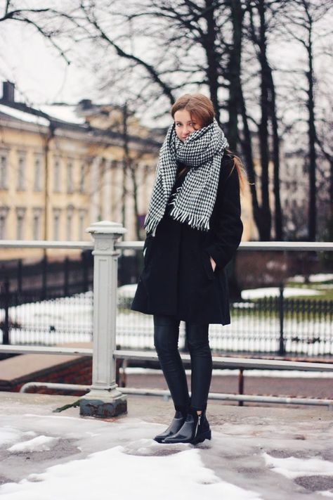 Houndstooth in Helsinki • [ The Sassy Street ] Winter Neutrals, I Have Arrived, Retro Inspired Fashion, Houndstooth Scarf, Rad Clothes, Copenhagen Street Style, Winter Whites, French Street, Scarf Outfit