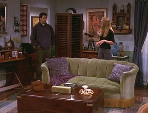 Phoebe's Apartment Friends, Phoebe Buffay Apartment, Phoebe's Apartment, Miniature Apothecary, Apothecary Table, Friends Decor, Dark Academia Bedroom, Academia Bedroom, 90s Bedroom