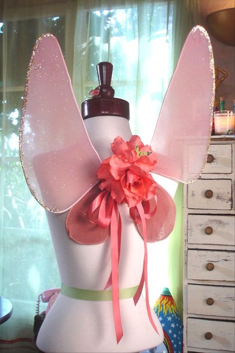 How To Make Fairy Wings With Hangers and Tights Make Fairy Wings, Shrek Jr, Diy Fairy Wings, Fairytale Garden, Fairy Costumes, Homemade Costume, Costumes Diy, Fairy Party, Fairy Wands