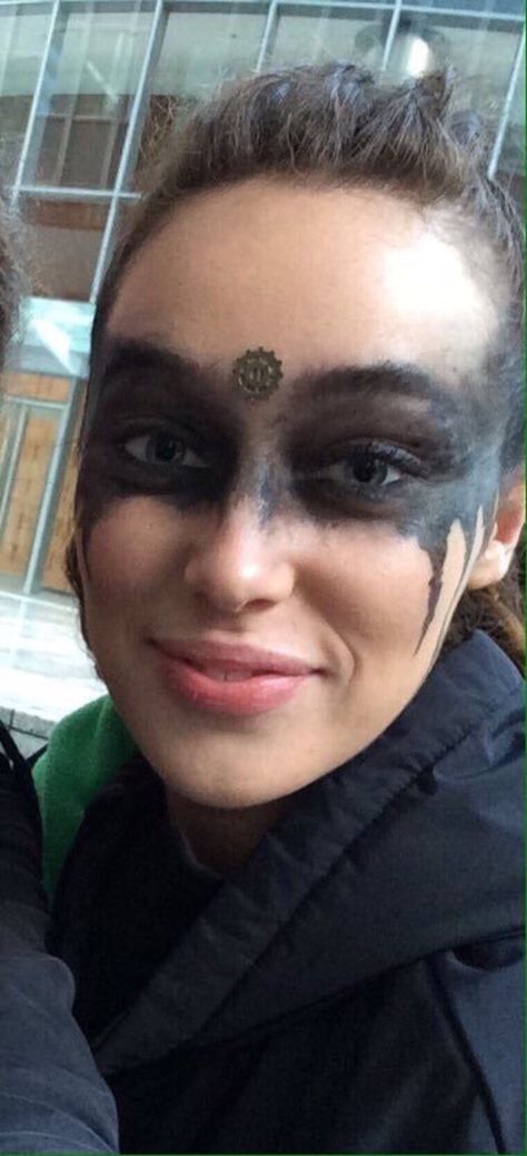 The 100's Lexa! Love her look in the show. Could be fun for halloween if I can figure out the rest of the outfit.... 3 People Halloween Costumes, Lexa E Clarke, Lexa Y Clarke, Alycia Jasmin Debnam Carey, Lexa The 100, Alycia Jasmin, The 100 Cast, The 100 Clexa, The 100 Show