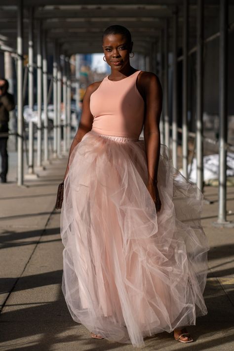 Tulle Skirts Are Trending Again Like It's 2015 Tulle Skirt Fashion, Blue Tulle Skirt, Carrie Bradshaw Outfits, Tulle Skirts Outfit, Casual Punk, Matric Dance, Tulle Long Skirt, Tie Dye Maxi Skirt, Dance Ideas