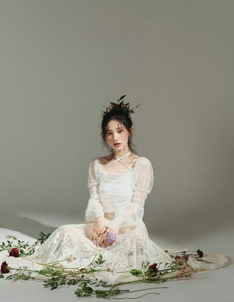 Photoshoot With Flowers Studio, Studio Photoshoot Dress, Flower Photoshoot Studio, Korean Photoshoot Studio, Photoshoot Flowers Studio, Flower Studio Photoshoot, Flower Photoshoot Editorial, Glamour Photo Shoot, Korean Photoshoot