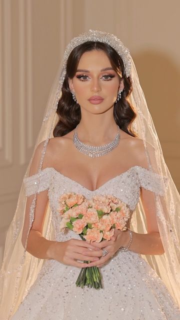 Bridal Hair Down, Bridal Hair Veil, Glam Bride, Off Shoulder Wedding Dress, Wedding Hairstyles Bride, Bridal Hair Inspiration, Fancy Wedding Dresses, Wedding Dress With Veil, Long Hair Wedding Styles