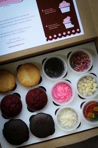 Cute Cupcake Packaging Ideas, How To Package Cupcakes, Cupcakes In A Box Gift, Decorate Your Own Cupcake Kit, Packaging Cupcakes Individually, Cupcakes For Sale, Diy Cakes, Cupcake Business, Dessert Box