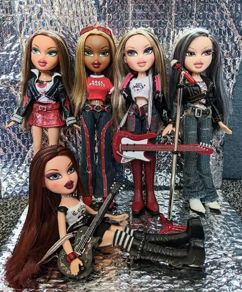 Bratz Doll Outfits, Brat Doll, Bratz Girls, Bratz Inspired Outfits, Halloween Party Outfits, Doll Aesthetic, Perfect Fall Outfit, Sasha Doll, A Haircut