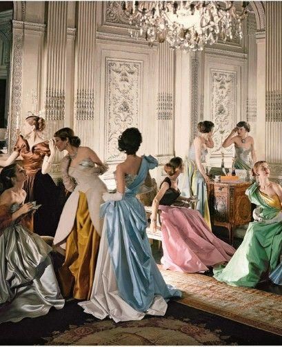 A Cecil Beaton photo of models in Charles James gowns for Vogue, 1948 Carmen Dell'orefice, Charles James, Carmen Miranda, Parisienne Chic, Cecil Beaton, Steven Meisel, Marlene Dietrich, Vogue Covers, Marlon Brando