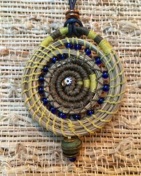 Handcoiled Pine Needle Pendant embellished with by Sheripineneedle Pine Needle Hair Accessories, Pine Straw Baskets, Animation Nature, Pineneedle Crafts, Gourds Diy, Pine Jewelry, Pine Needle Crafts, Lucet, Pine Needle Baskets