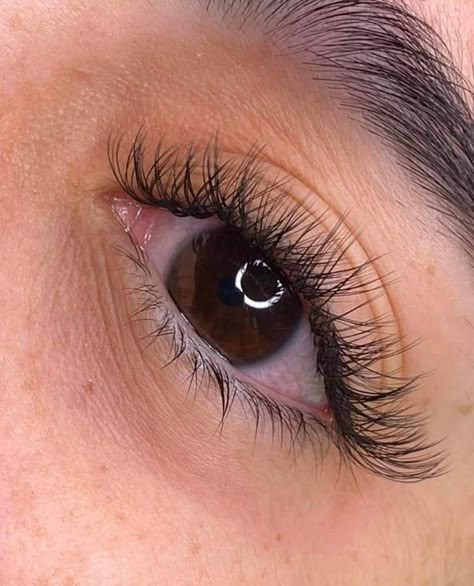 Lash extensions makes a huge difference in your face😍 2d Lash Extensions Cat Eye, 0.07 Lash Extensions, 3d Lash Extensions Cat Eye, Lash Extentions Hooded Eyes, Eye Lash Design, Yy Lash Extension, Princess Eyelash Extensions, Lash Extensions, Eyelash Extensions