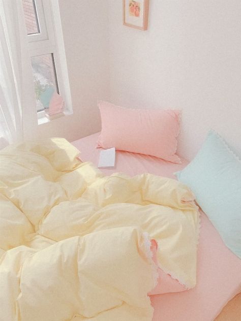 Pastel Yellow Bedding, Pastel Yellow And Pink Aesthetic, Pastel Yellow Room Aesthetic, Pastel Yellow Room, Pink And Yellow Bedroom Ideas, Pale Yellow Bedding, Beautiful Bedroom Colors, Soft Bedroom, Pastel Home Decor