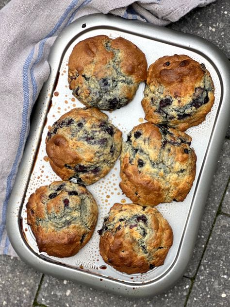 Giant Blueberry Muffins, Bakery Style Blueberry Muffins Jumbo, Jumbo Muffin Recipes Breakfast, Blueberry Muffins Bakery Style, Bakery Muffins Jumbo, Large Blueberry Muffins, Big Muffins Recipe, Large Muffin Recipes, Big Blueberry Muffins