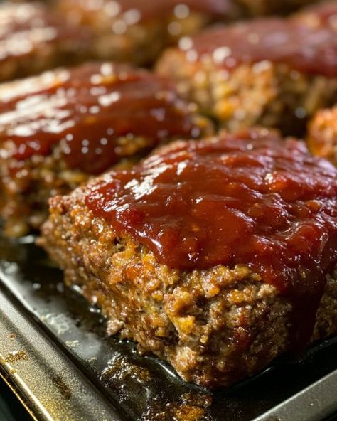 'Meatloaf Magic'—five ingredients, no fuss, and my family calls it a masterpiece! Beef And Pork Meatloaf, Moist Meatloaf Recipes, Baked Dinners, Pork Meatloaf, Moist Meatloaf, Casserole Kitchen, Classic Meatloaf Recipe, Good Meatloaf Recipe, Classic Meatloaf