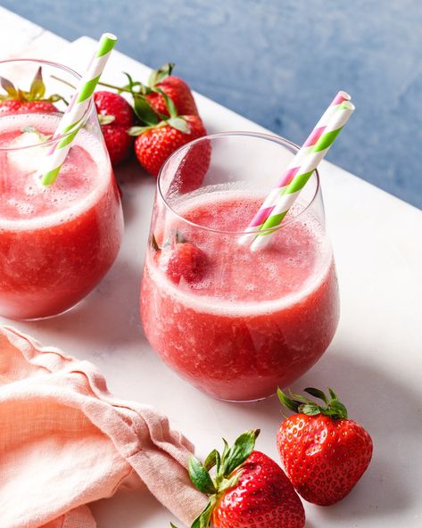 Craving a frosty drink? Try this easy strawberry slushie: the best frozen treat for summer! Sip on this fruit-filled drink all summer long. #strawberryslushie #strawberryrecipe #strawberrydrink #summerdrink #summerdrinkrecipe #slushierecipe #easysummerdrink #summerdrinkideas #drinkideas Frozen Summer Drinks, Strawberry Slushie, Slushie Recipe, Strawberry Drinks, Summer Drink Recipes, Couple Cooking, Easy Strawberry, Frozen Treat, Slushies