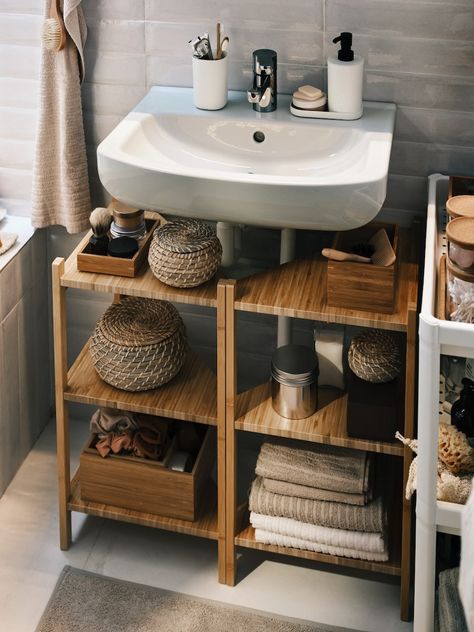 Getting enough storage in a small bathroom is all about making smart use of every inch. Some shelves under the wash-basin, a large mirror cabinet, a trolley or some new hooks and hangers are all quick fixes that easily can be made to help keep your things nice and tidy.

#myIKEA #bathroominspo #bathroomideas #badezimmer #bad #stroage #organisation #aufbewahrung #badezimmerideen #interior #design #skandi #scandinavian #homeinspo #ikea #ikeastorage #smallbathrooms #einrichtungsideen #tidy #ikea Ragrund Ikea, Under Sink Shelves, Under Sink Storage Ideas, Ikea Bathroom Sinks, Ikea Small Spaces, Bathroom Shelving Unit, Bathroom Under Sink, Sink Shelf, Ikea Bathroom