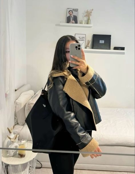 Lacoste Bag Outfit, Lacoste Tote Bag, Casual Winter Jacket, Lacoste Outfit, Lacoste Store, Lacoste Bag, Tote Bag Outfit, Lacoste Women, Bag Outfit