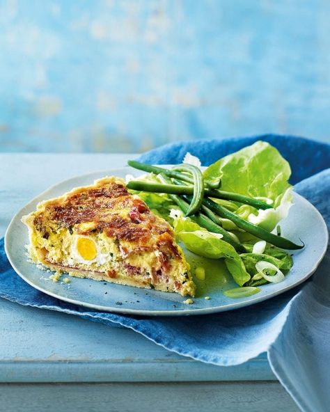 Air-dried ham and Boursin quiche with quail eggs Boursin Quiche, Quail Eggs Recipe, Elegant Lunch, Savoury Tart, Ham Quiche, Savoury Tarts, Steak Frites, French Recipes, Simple Green Salad