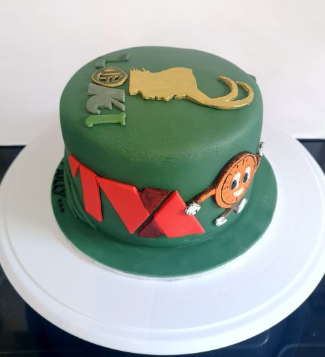 Frosting Videos, Loki Cake, Chocolate Cake With Fondant, Marvel Marathon, Marvel Cakes, Birthday Marvel, Marvel Birthday Cake, Thor Birthday, Loki Tva