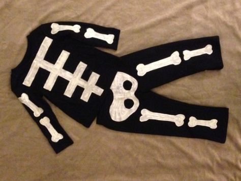 Homemade no-sew toddler skeleton costume. Easy and comfy! Glows in the dark! Toddler Skeleton Costume, Disney Costume Makeup, Kid Costumes, Bat Costume, Leg Bones, Hallowen Costume, Skeleton Costume, Homemade Costumes, Holiday Decor Ideas