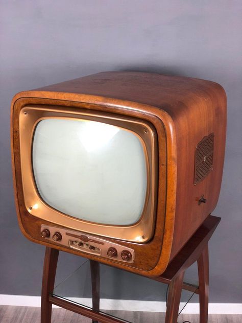 geloso tv, 1950s, television, tv, vintage tv, furniture, retro, one, air broadcast, antique, wood, vintage, old, analogue, seat 1950s Italy, Tv Vintage, Vintage Television, Television Set, Tv Sets, Old Radios, Art Deco Posters, Vintage Tv, Retro Tv