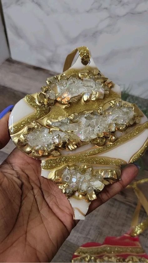 Arabesque Geode ornaments | Resin crafts, Resin crafts tutorial, Diy resin art Resin Art Ornaments, Geode Ornaments Diy, Crushed Glass Christmas Ornaments, Epoxy Resin Christmas Decorations, Holiday Resin Crafts, Epoxy Ornaments Diy, Resin Ornaments Christmas Decorations, Resin Christmas Ornaments Diy, Christmas Resin Ideas