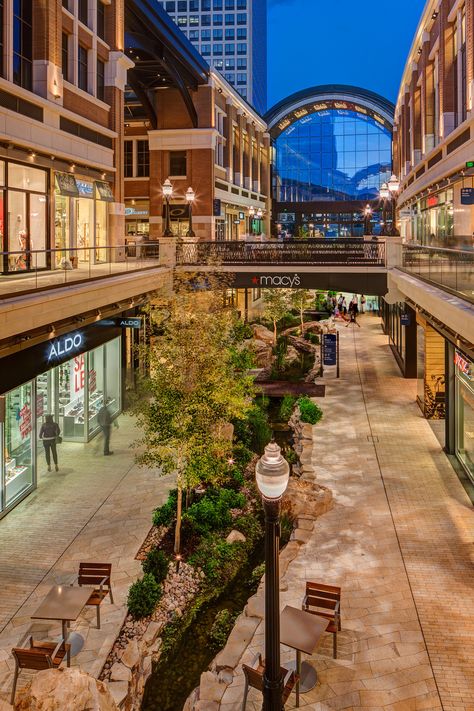 Mall Facade, Shopping Mall Design, Plaza Design, Shopping Mall Architecture, Mall Design, Commercial Street, Center City, Centre Commercial, Street Design