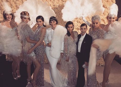 Kris Jenner Birthday, Great Gatsby Outfits, Gatsby Party Outfit, Gatsby Outfit, Gatsby Birthday Party, Gatsby Girl, Style Année 20, Gatsby Look, Great Gatsby Themed Party