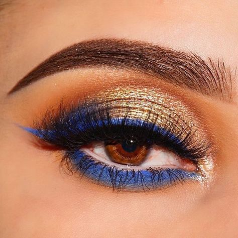 Blue and Gold 💙💛  #makeup Makeup Bleu, Blue And Gold Makeup, Eyeliner Bleu, Kokie Cosmetics, Golden Eye Makeup, Makeup Geek Eyeshadow, Bold Eyeshadow, Gold Eyeshadow Palette, Gold Makeup Looks