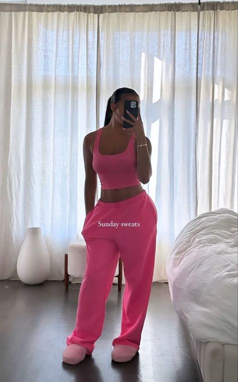 Cozy Sweatpants Outfits, Cool Sweatpants, Sweatpants Outfit Ideas, Sweatpants Outfits, Cozy Sweatpants, Baggy Sweatpants, Skandinavian Fashion, Sweatpants Outfit, Outfit Inspo Casual