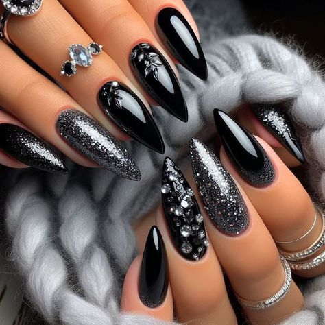 Sparkly Black Nails, Nails Black Coffin, Coffin Nails Black, Coffin Nails Short, Classy Coffin Nails, Summer Coffin Nails, Nails Short Coffin, Black Nails With Glitter, Black Coffin Nails