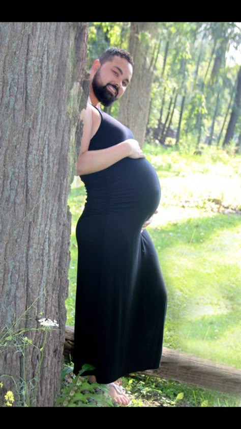 Funny maternity Pictures ideas with husband. Have the guy stand behind the tree #Funny #Maternity #Couples Funny Maternity Pictures, Funny Maternity Photos, Funny Maternity, Fall Maternity Photos, Maternity Photography Poses Outdoors, Maternity Photography Poses Couple, Pregnancy Photos Couples, Maternity Photography Poses Pregnancy Pics, Maternity Photography Outdoors