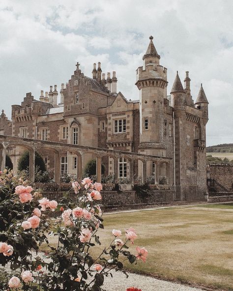 Amazing Architecture on Twitter: "Abbotsford the home of sir walter scott… " Aesthetic Castle, Castle Exterior, Senior Design, Yorkshire Puddings, Royal Core, Old Castle, Castle Mansion, Castle Aesthetic, Design Boards