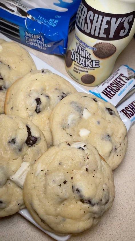 White Oreo Cookies, White Chocolate Oreo Cookies, French Vanilla Cake Mix Cookies, Oreo Cookies And Cream Cookies, Cookies White Chocolate Chip, Easy Cake Mix Cookies, Oreos Cookies, Cookies Cream, White Chocolate Chip Cookies