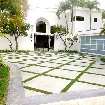 Garden Spaces - Traditional - Landscape - New York - by Dabah Landscape Designs | Houzz Driveway Ideas Cheap, Modern Landscape Design Front Yard, Grass Driveway, Beautiful Driveways, Modern Front Yard, Driveway Design, Driveway Landscaping, Front Garden Design, Front Yard Design